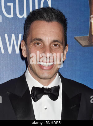 Los Angeles, CA - le 17 février : Sebastian Maniscalco assiste à la Writers Guild Awards 2019 A.L. Cérémonie à l'hôtel Beverly Hilton le 17 février Banque D'Images