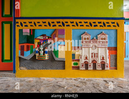 Rue colorée de Guatape, Département d'Antioquia, Colombie Banque D'Images