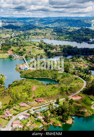 Embalse del Penol, portrait de El Penon de Guatape, rocher de Guatape, Département d'Antioquia, Colombie Banque D'Images