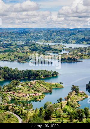 Embalse del Penol, portrait de El Penon de Guatape, rocher de Guatape, Département d'Antioquia, Colombie Banque D'Images