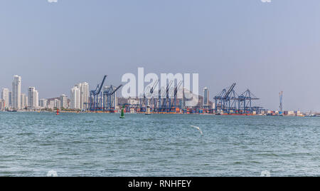 Vue de Bahia de Carthagène du Barrio Castillo Grande, Cartagena de Indias, Colombie. Banque D'Images