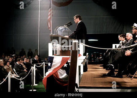 1982 - La sénateur Pete Domenici, C. R-Nouveau Mexique, parle au cours de la cérémonie de lancement du sous-marin d'attaque à propulsion nucléaire ALBUQUERQUE (SSN-706). Banque D'Images