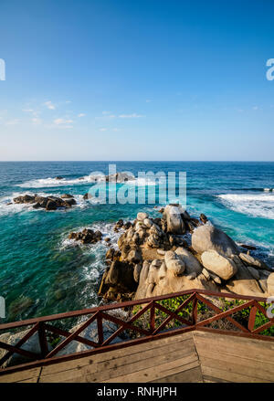 Côte Rocheuse à El Cabo San Juan del Guia, Parc Naturel National Tayrona, département de Magdalena, Caraïbes, Colombie Banque D'Images