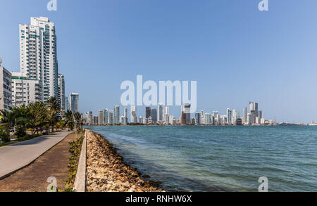 Vue de Bahia de Carthagène du Barrio Castillo Grande, Cartagena de Indias, Colombie. Banque D'Images