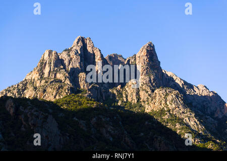 Des pics de montagne près de Porto, Corse, France Banque D'Images