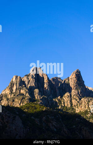 Des pics de montagne près de Porto, Corse, France Banque D'Images