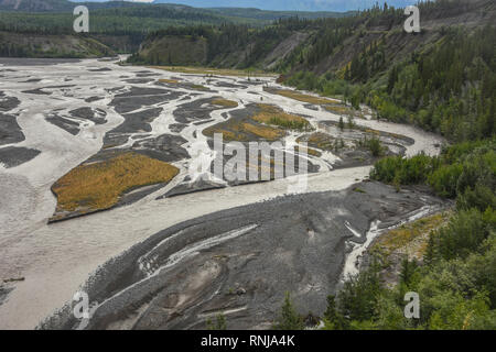 La rivière Chitina tressé sur le chemin McCarthy, Chitina, Alaska, USA Banque D'Images