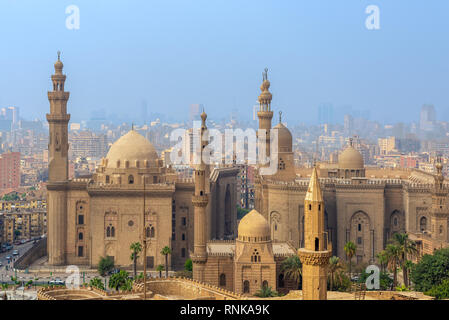Vue aérienne de la ville du Caire Citadelle de Salah al Deen (Citadelle du Caire) avec Al Sultan Hassan et Al Rifai Mosquée, Le Caire, Egypte Banque D'Images