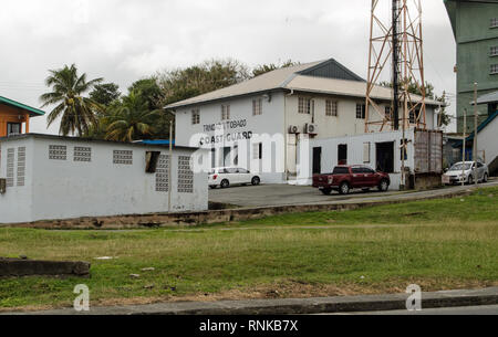 SCARBOROUGH, TRINITÉ-ET-TOBAGO - le 11 janvier 2019 : Siège de la Trinité-et-Tobago à Scarborough, Tobago garde-côtes sur un après-midi pluvieux. Banque D'Images