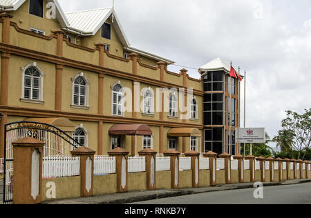 SCARBOROUGH, TRINITÉ-ET-TOBAGO - le 11 janvier 2019 : Les bureaux du Premier ministre à Scarborough, Tobago sur l'aide d'après-midi. Banque D'Images