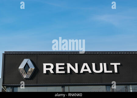 Lomme,FRANCE-Février 17,2019 : Renault logo de l'entreprise sur l'affaire. Banque D'Images