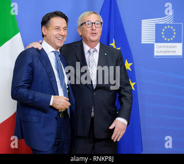 Belgique, Bruxelles, le 2018/11/24 : Le Premier ministre italien Giuseppe Conte et président de la Commission européenne, Jean-Claude Juncker ici pour préparer t Banque D'Images