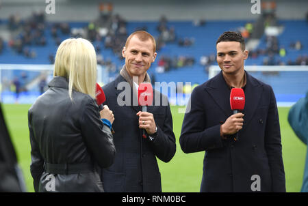 L'équipe BT Television de Steve Sidwell et Jermaine Jenas lors du match du 5e tour de la FA Cup entre Brighton & Hove Albion et Derby County à l'American Express Community Stadium. 16 février 2019 photo Simon Dack / Téléphoto Images à usage éditorial uniquement. Pas de merchandising. Pour les images de football des restrictions FA et Premier League s'appliquent inc. Aucune utilisation Internet/mobile sans licence FAPL - pour plus de détails contacter football Dataco Banque D'Images