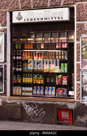 Kiosque dans le district Severinsviertel dans la partie sud de la ville, des boissons, Cologne, Allemagne. Getraenke-Shop, kiosque im Severinsviertel dans der Banque D'Images