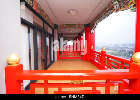 D'un grand balcon à l'extérieur de la chambre d'hôtel. Banque D'Images