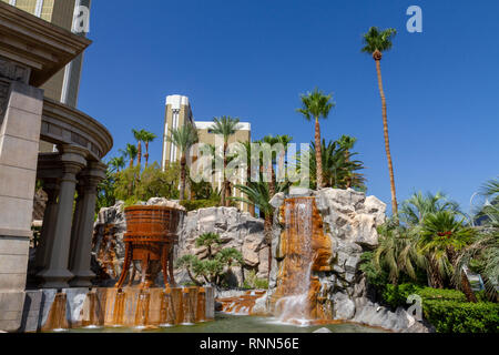 Fontaine en face de Mandalay Bay Resort and Casino, Las Vegas (ville de Las Vegas), Nevada, United States. Banque D'Images