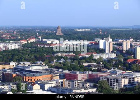 La ville de Leipzig en Allemagne (État de la Sachsen). Vue urbaine avec Marienbrunn district et Monument de la Bataille des nations. Banque D'Images