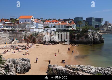 CASCAIS, PORTUGAL - Mai 21, 2018 : les touristes visiter Pescadores (Praia dos Pescadores) au centre-ville de Cascais. Le Portugal avait 12,7 millions d'affaires visito Banque D'Images