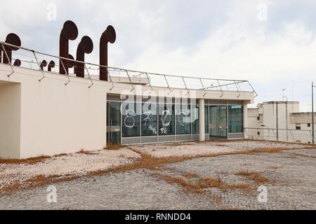 ALBUFEIRA, PORTUGAL - 30 MAI 2018 : architecture abandonnés - vue dystopique à Albufeira, Portugal. Région Algarve portugais a de nombreux abandonné buildi Banque D'Images