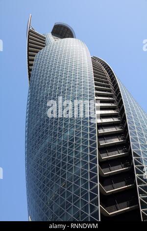 NAGOYA, JAPON - 28 avril : Mode Gakuen Spiral building tours le 28 avril 2012 à Nagoya, au Japon. Le bâtiment a été achevé en 2008, est de 170m de haut et je Banque D'Images