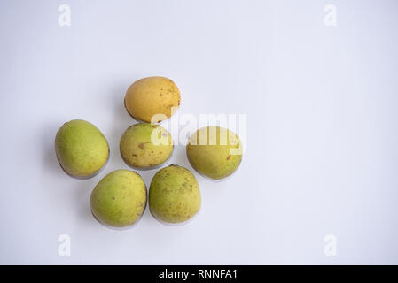 Fruits du marula à différents stades de maturation Banque D'Images