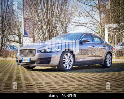 MONZA, ITALIE-Février 14, 2019 : Jaguar XE - La voiture médicale de l'Autodromo Nazionale di Monza Banque D'Images