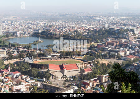 Le lac Central et stadium, Antananarivo, Madagascar Banque D'Images