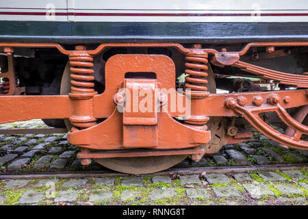 Les roues et la suspension sur le tram 96 Coque Banque D'Images