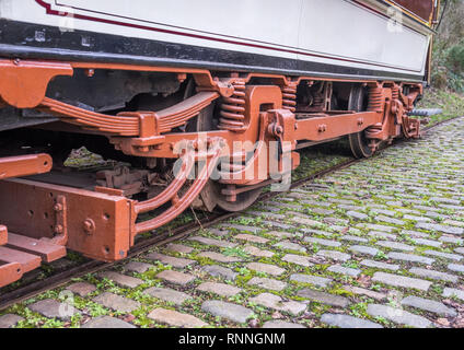 Les roues et la suspension sur le tram 96 Coque Banque D'Images