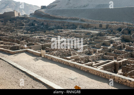 Louxor, Egypte - 16 Avril 2008 : Le groupe de village de Deir El Medineh près de Louxor, Egypte Banque D'Images