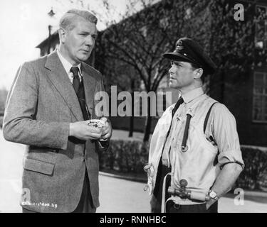 MICHAEL REDGRAVE comme Barnes Wallis et RICHARD TODD comme Guy Gibson dans la Dam Busters 1955 réalisateur Michael Anderson livres Paul Brickhill et Guy Gibson scénario R. C. Sherriff Associated British Picture Corporation Banque D'Images