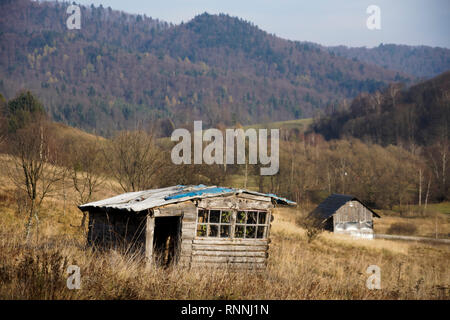 Ancienne cabane de berger dans les Bieszczady, de l'Est, la Pologne des Carpates Banque D'Images