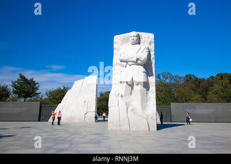 USA, WASHINGTON DC. Monument Dr. Martin Luther King, Jefferson Memorial à jour ensoleillé. La statue. Banque D'Images