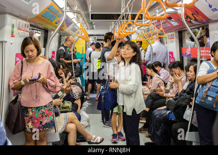 Singapore MRT Mass Rapid Transit de passagers. Banque D'Images