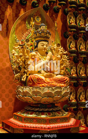 Avalokiteśvara, divinité gardienne pour les personnes nées en l'Année du Rat. Un Bodhisattva qui incarne la compassion, dans la région de Wall informateurs entourant la salle de prière Banque D'Images