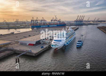 Bateau de croisière Aida aura au Terminal Steinwerder à Hambourg Banque D'Images