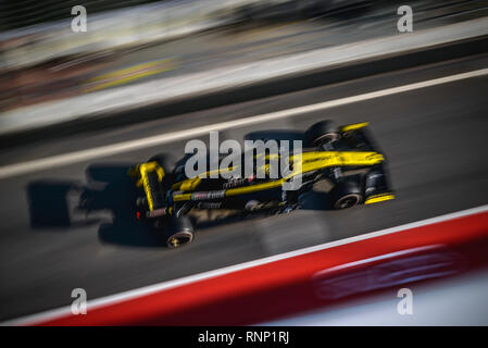 Barcelone, Espagne. 19 Février, 2019 : Nico Hülkenberg (GER) de team Renault RS19 dans ses lecteurs au cours de la deuxième journée de l'hiver Formule 1 essais au Circuit de Catalunya Banque D'Images