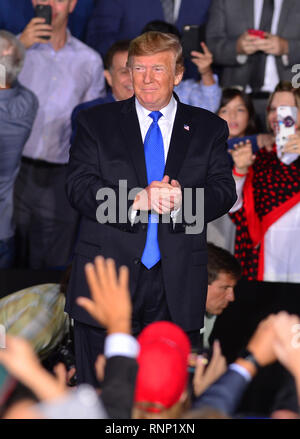 Miami, FL, USA. Feb 18, 2019. Le président américain, Donald J. Trump parlant à une foule de American Community vénézuélienne à la Florida International University - Ocean Bank Convocation Center le 18 février 2019 à Miami, en Floride. Credit : Mpi10/media/Alamy Punch Live News Banque D'Images