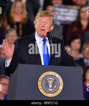 Miami, FL, USA. Feb 18, 2019. Le président américain, Donald J. Trump parlant à une foule de American Community vénézuélienne à la Florida International University - Ocean Bank Convocation Center le 18 février 2019 à Miami, en Floride. Credit : Mpi10/media/Alamy Punch Live News Banque D'Images