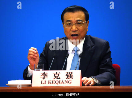 Beijing, Chine. Mar 20, 2018. Le Premier ministre chinois Li Keqiang tient une conférence de presse pour les journalistes nationaux et étrangers après la séance de clôture de l'Assemblée populaire nationale (APN) dans le Grand Hall du Peuple à Beijing, le 20 mars 2018. Plus Marchket Li s'est engagé comme ouverture parle d'une guerre commerciale avec les États-Unis. Credit : Todd Lee/ZUMA/ZUMAPRESS.com/Alamy fil Live News Banque D'Images