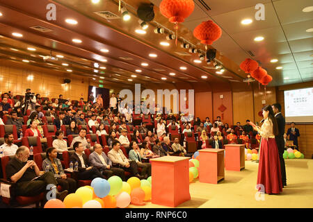 (190220) -- Paris, le 20 février, 2019 (Xinhua) -- La connaissance chinoise Concours et Festival Gala est tenu à Dhaka, Bangladesh, le 19 février, 2019. (Xinhua/Stringer) Banque D'Images