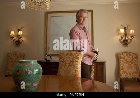 L'acteur américain Patrick Duffy ('Dallas') célébrera son 70e anniversaire le 17 mars 2019. Patrick Duffy dans son appartement à Rosewood Mansion à Dallas, prises le 26.03.2013 à l'occasion du tournage de nouveau 'Dallas' épisodes. Veuillez noter : double les taux s'appliquent dans le monde entier d'utilisation | Banque D'Images