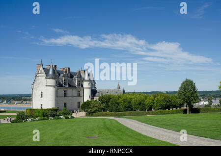 FRANCE AMBOISE SEP 2013 : vue sur la cour d'Amboise château le 2 septembre 2013. Le château était une résidence royale favorisée Banque D'Images