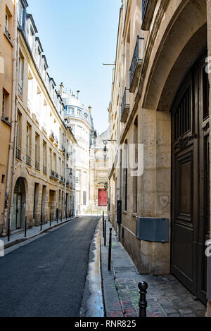 Vue sur rue dans le quartier du Marais à Paris Banque D'Images