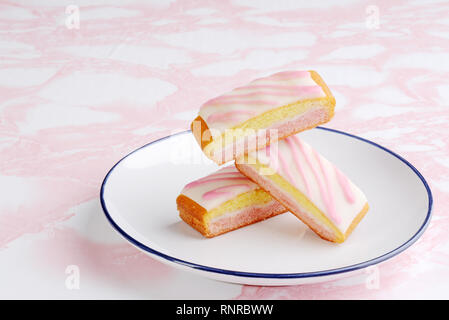 Pile de tranches de gâteau ange Banque D'Images