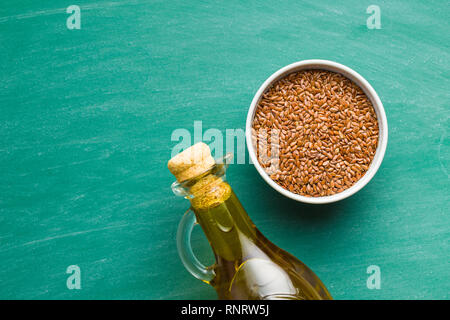 Graines de lin, graines de lin ou d'huile et linseeds. Vue d'en haut. Banque D'Images