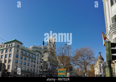 MADRID, ESPAGNE - 22 janvier 2018 : bâtiment typique et rue de ville de Madrid, Espagne Banque D'Images