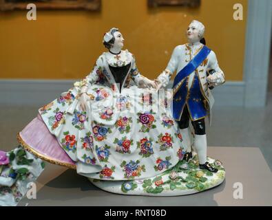 Cavalier et dame, Johann Joachim Kaendler, usine de porcelaine de Meissen, ch. 1745-1750, disque-pâte porcelaine - Wadsworth Atheneum, Hartford, CT - Banque D'Images