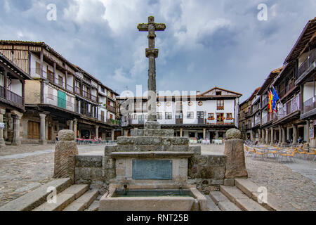 Alberca, Salamanque, Espagne ; Juin 2017 : place principale et les bâtiments du village médiéval de la Alberca dans la province de Salamanque Banque D'Images