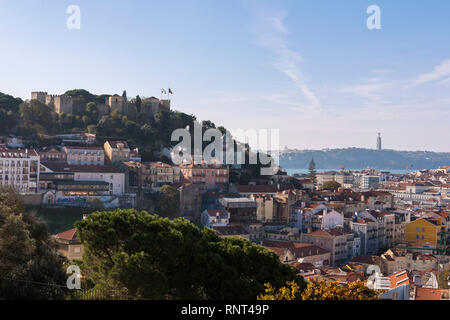 Vue sur la ville depuis le Miradouro da Graça, Lisbonne, Portugal Banque D'Images